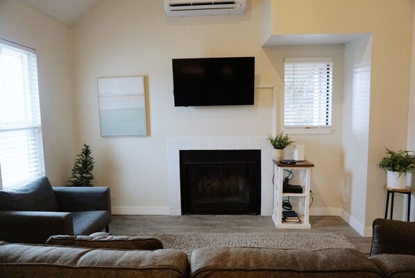 TV, fireplace