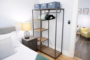 1 dormitorio, tabla de planchar con plancha, wifi