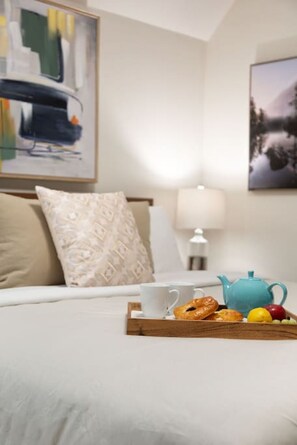 2 Schlafzimmer, Schreibtisch, Bügeleisen/Bügelbrett, Reisekinderbett
