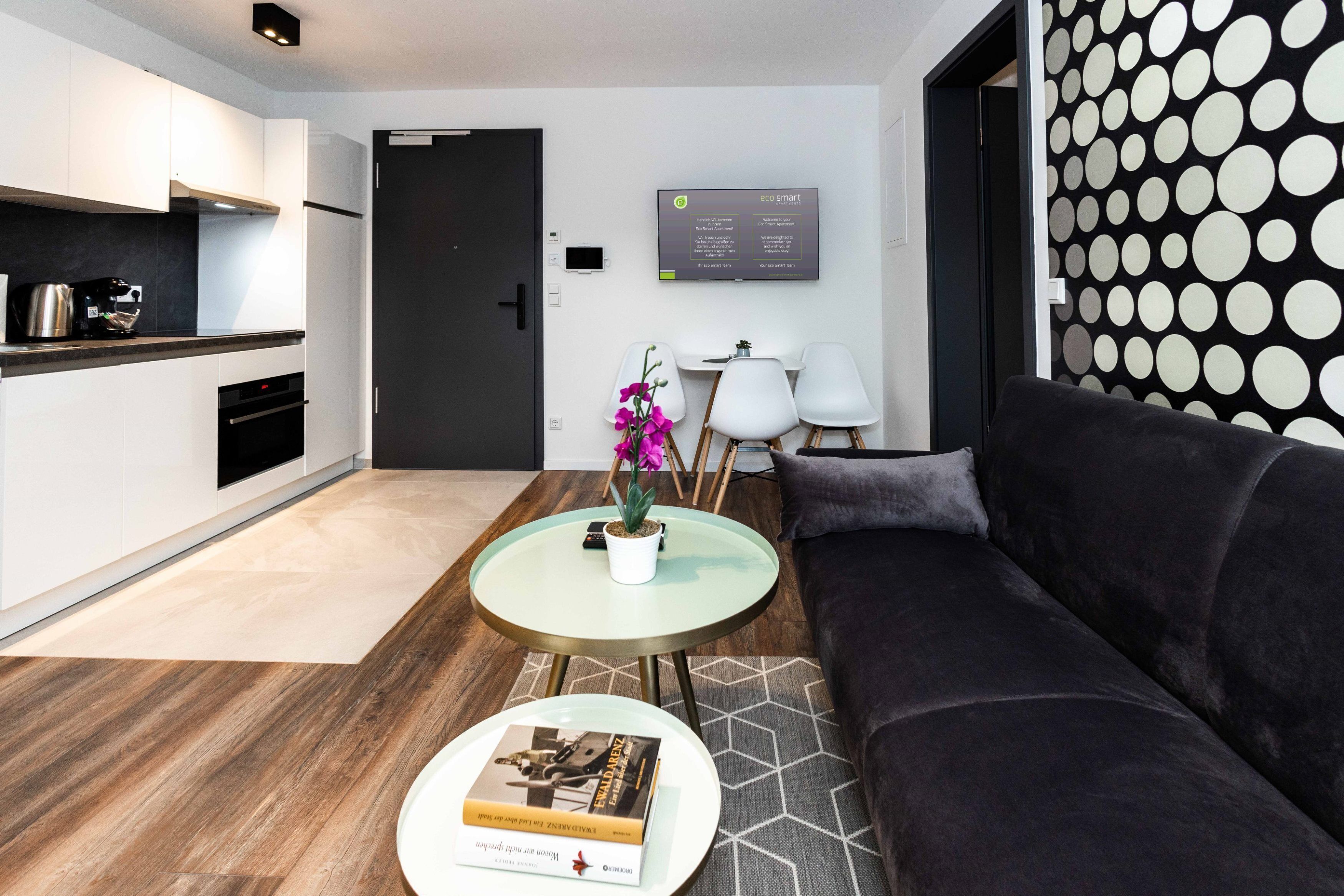 Apartamento luxo, 1 quarto, sacada | Cozinha privada | Geladeira, micro-ondas, fogão, cooktop