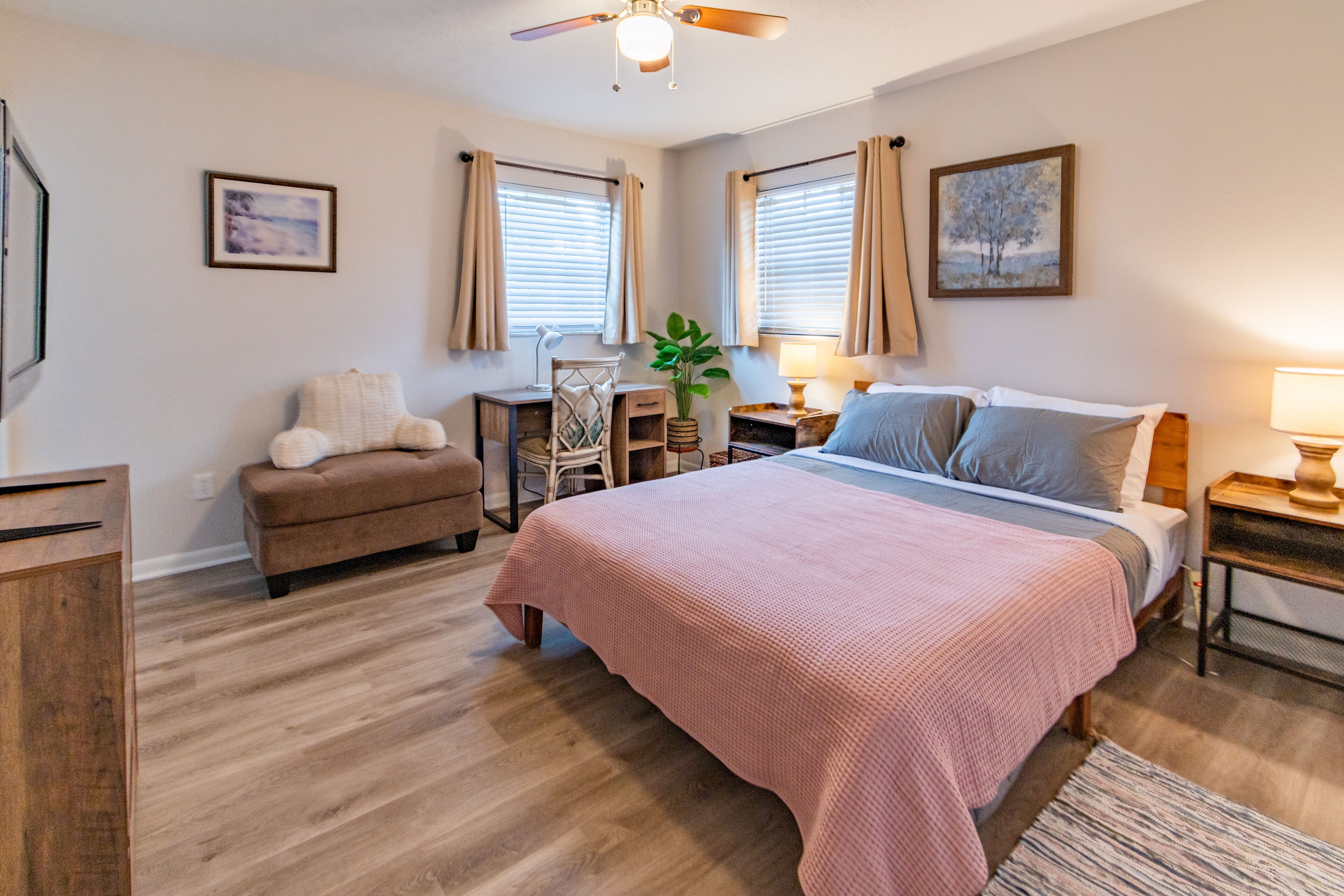 3 chambres, fer et planche à repasser, Wi-Fi gratuit, draps fournis