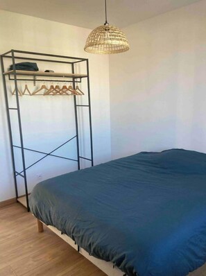 1 chambre, fer et planche à repasser, Wi-Fi gratuit, draps fournis