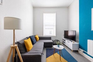 Een smart-tv en een stereo