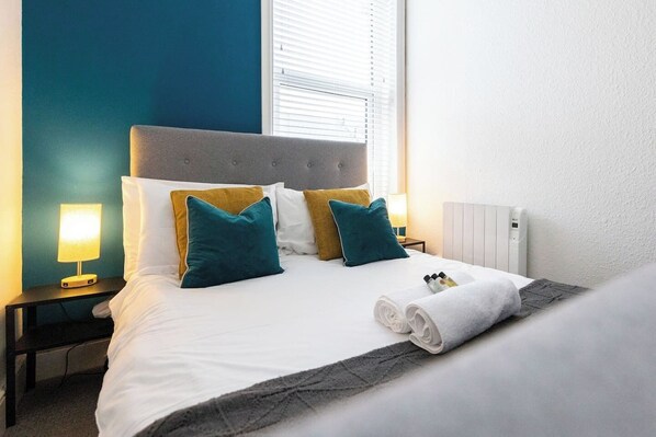 1 bedroom, desk, iron/ironing board, travel crib - Judah Suite by Koya Homes (Barry)