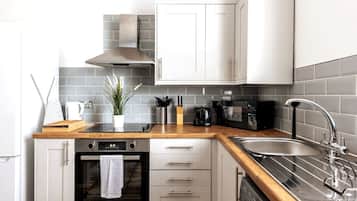 Kylskåp, mikrovågsugn, ugn och brödrost