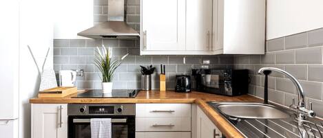 Kühlschrank, Mikrowelle, Ofen, Toaster