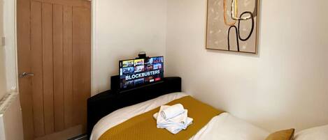 1 dormitorio, escritorio, tabla de planchar con plancha y wifi gratis