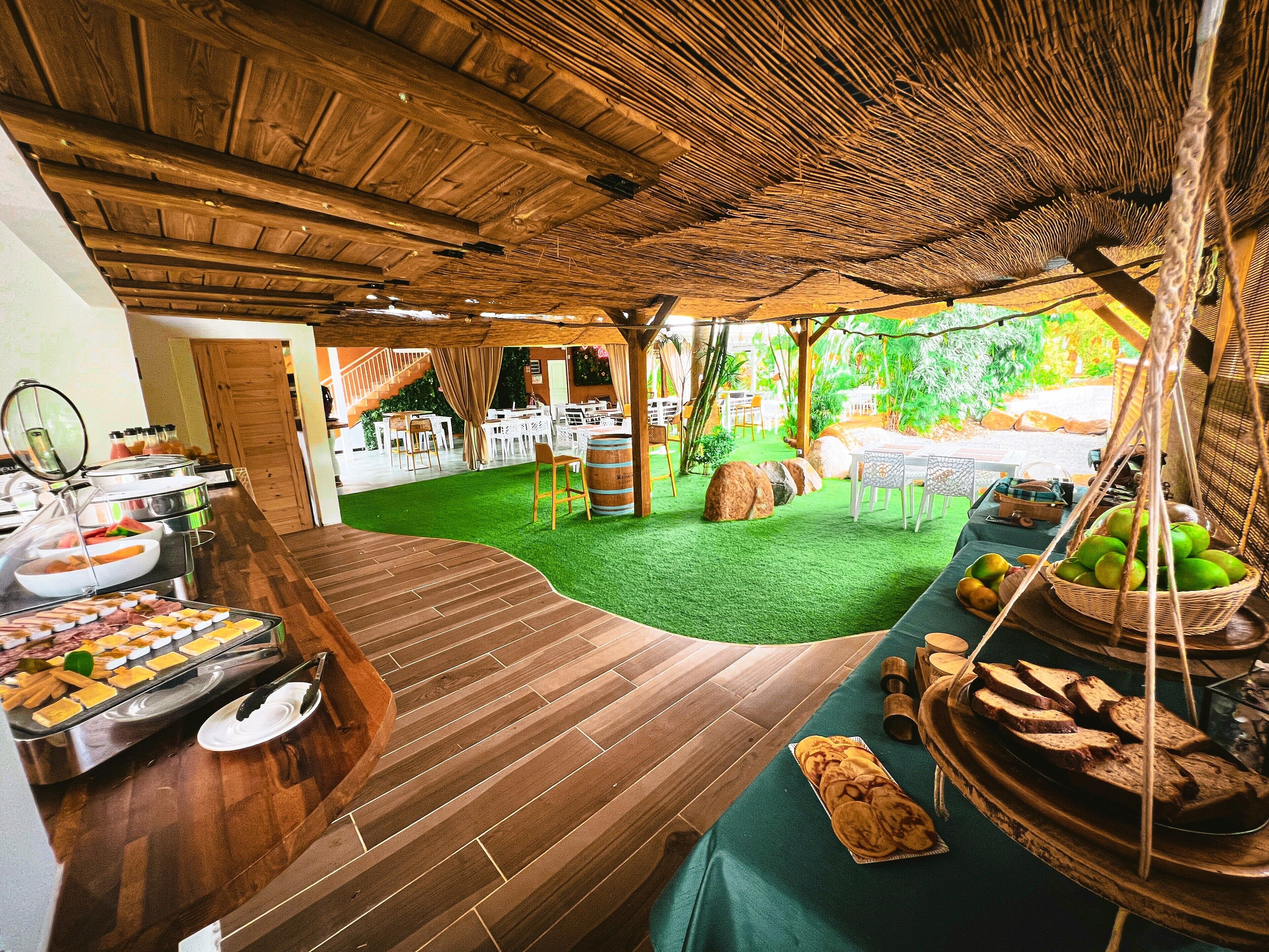 Tägliches Frühstücksbuffet (19.90 EUR pro Person)