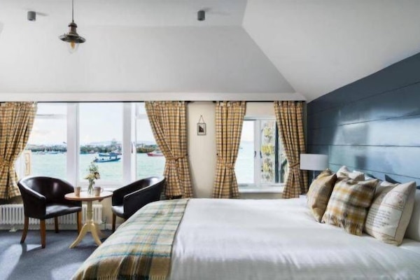 Family Quadruple Room | Iron/ironing board, free WiFi, bed sheets