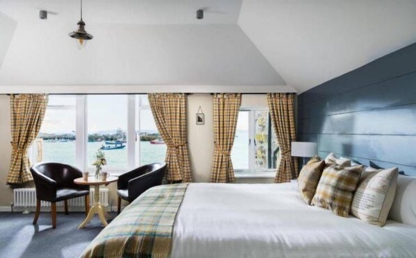 Family Quadruple Room | Iron/ironing board, free WiFi, bed sheets - Lifeboat Inn (St Ives)