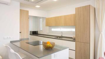 KylskÄp, mikrovÄgsugn, ugn och diskmaskin