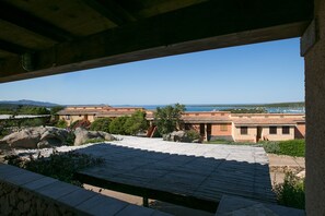 Property grounds - Blue House, 150 mt. from the sea, BBQ, communal pool, AC, WiFi, parking (Golfo Aranci)