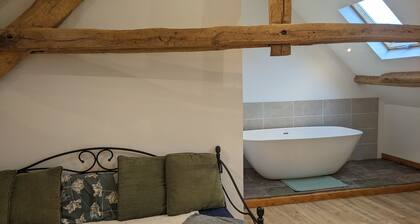 Entire rural charming renovated townhouse in a picturesque village