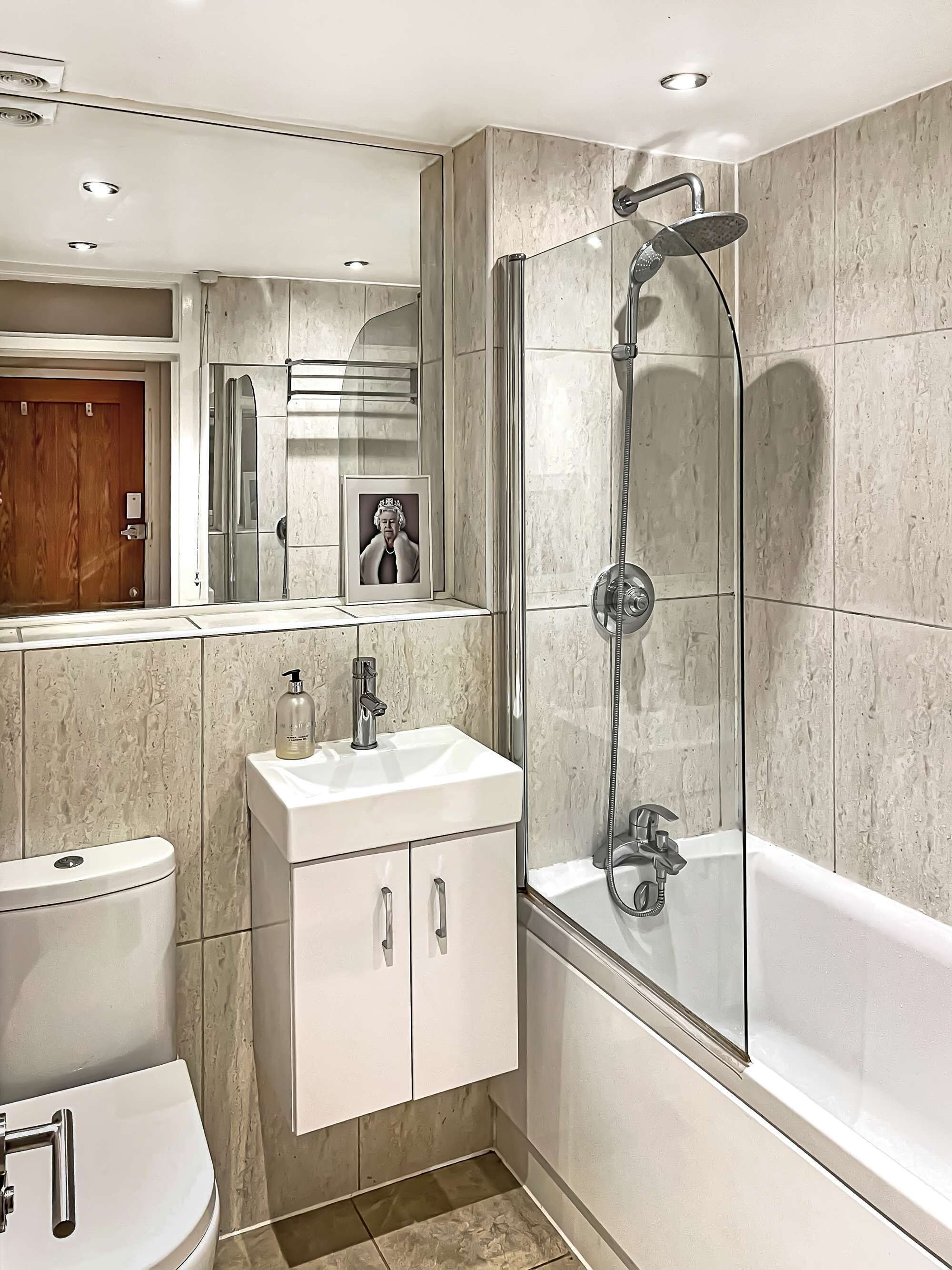 Bathtub, hair dryer, towels