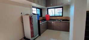 Villa | Cocina privada | Refrigerador, microondas, horno y parrilla de estufa 