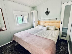 2 chambres, fer et planche à repasser, Wi-Fi gratuit, draps fournis