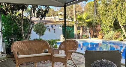 Acogedora casita de invitados con piscina