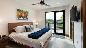 3 bedrooms, desk, iron/ironing board, free WiFi