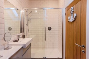 Apartment (Lighthouse ADULTS ONLY 2nd Floor) | Badezimmer | Shampoo