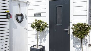 Individually furnished, bed sheets