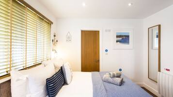 Studio, 1 Bedroom (The Little Lighthouse) | Individually furnished, bed sheets