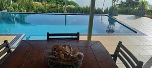 屋外ダイニングエリア