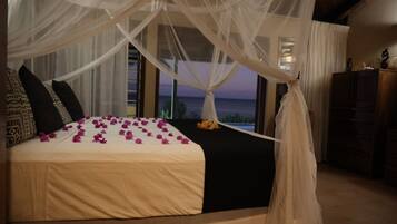 3 bedrooms, in-room safe, iron/ironing board, travel crib