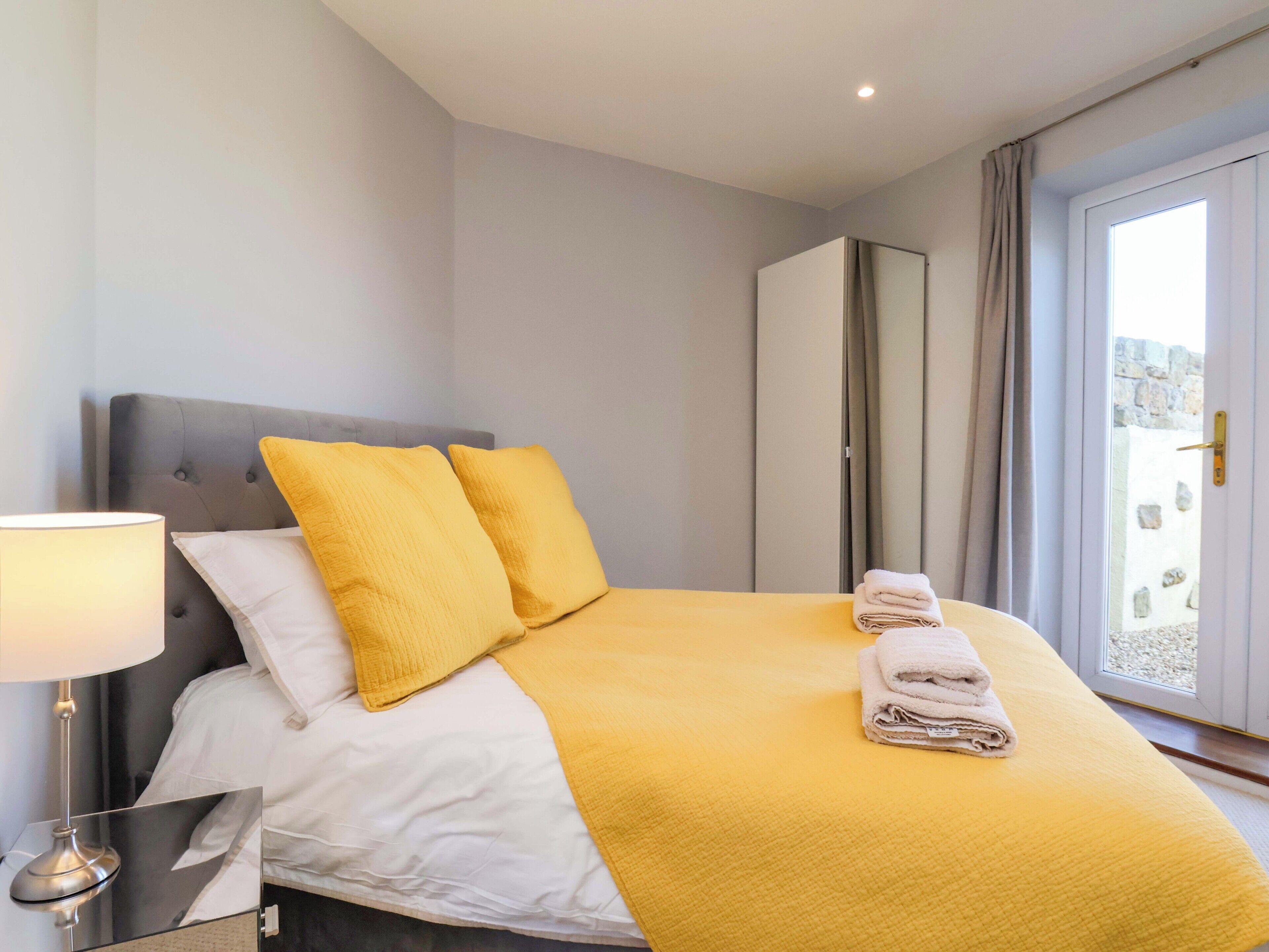 5 bedrooms, individually decorated, individually furnished, free WiFi