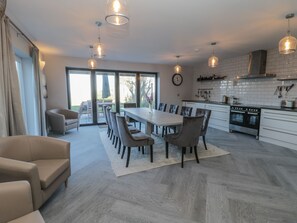 Casa de campo | Cocina privada | Frigorífico, lavavajillas, hervidor eléctrico y tostadora