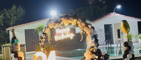 Sisäuima-allas, ulkouima-allas