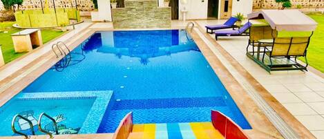 Piscina interna, piscina externa