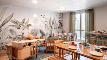 Desayuno buffet todos los días (EUR 16 por persona)