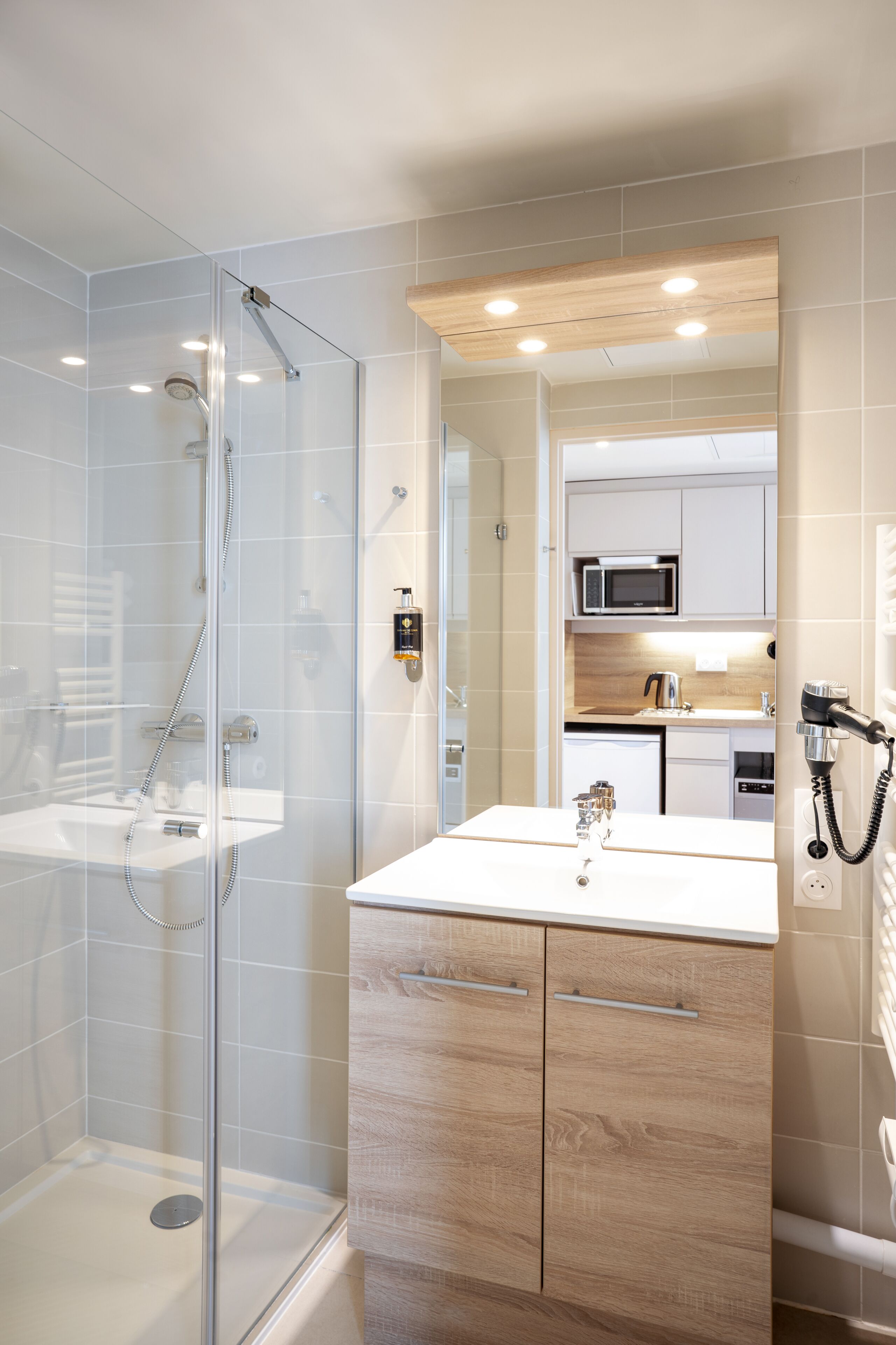 Shower, towels