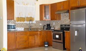 Réfrigérateur, micro-ondes, four, lave-vaisselle