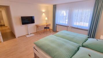 3 Schlafzimmer, Reisekinderbett, kostenloses WLAN, Bettwäsche