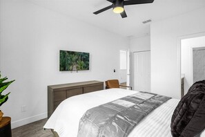 5 bedrooms, travel cot, WiFi, bed sheets