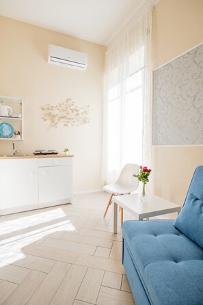 Comfort Room | Private kitchen | Mini-fridge - Residence Santa Teresa a Chiaia (Naples)