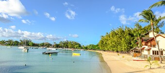 Beautiful and modern villa  for 6-8 persons near the beach in grand baie