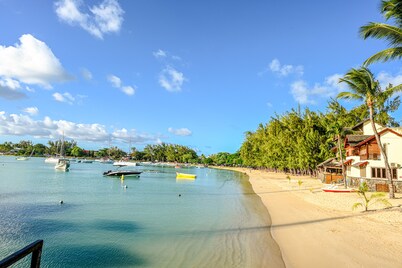 Beautiful and modern villa  for 6-8 persons near the beach in grand baie