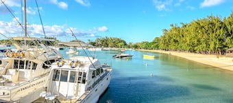 Beautiful and modern villa for 6-8 persons near the beach in grand baie