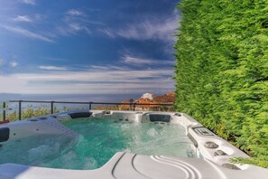 Private spa tub - Villa Flora (Calheta)