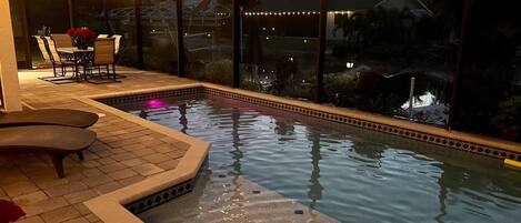 Alberca al aire libre y alberca climatizada