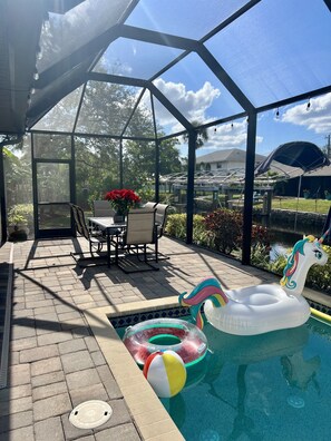 حمّام سباحة خارجي، حمّام سباحة مُدفَّأ