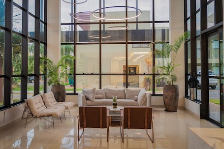 Reception. ibis Styles Bonito