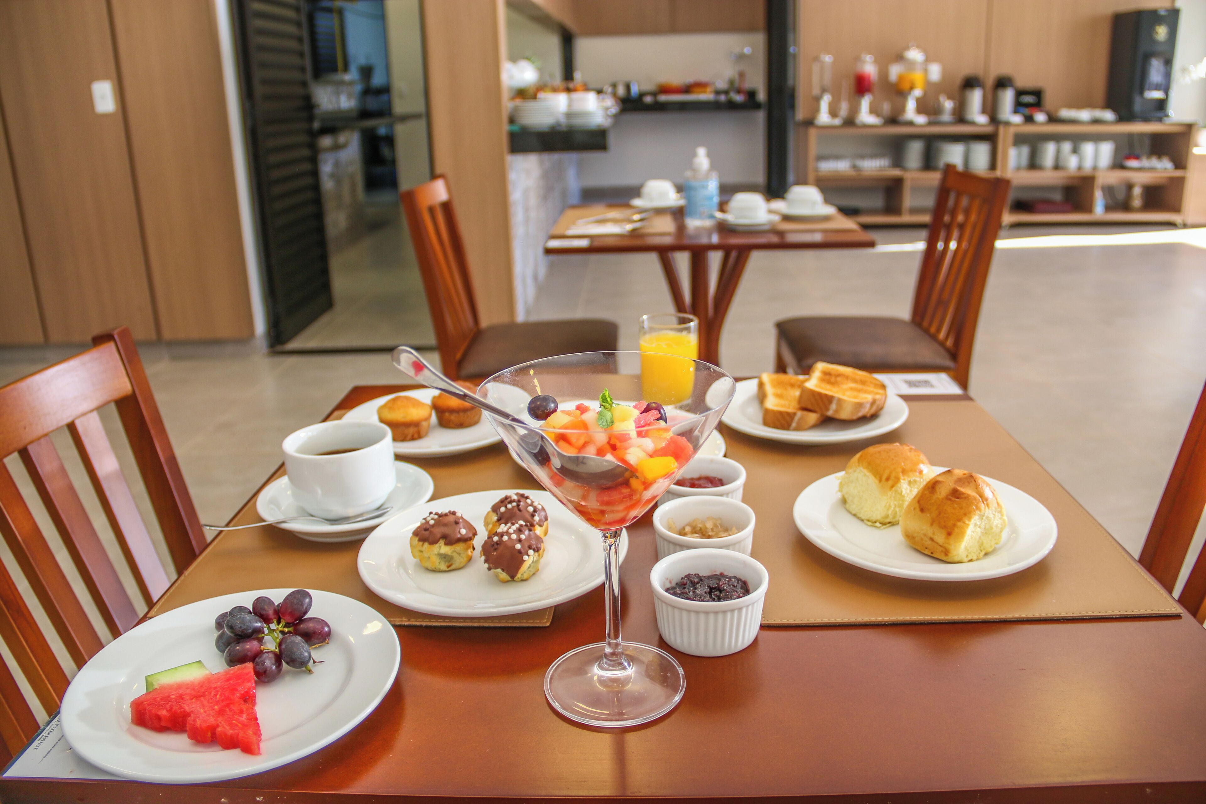 Daily buffet breakfast (BRL 33 per person)