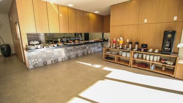 Daily buffet breakfast (BRL 33 per person)