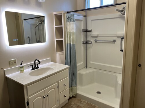 Cozy 2+bed/1bath in quiet neighborhood