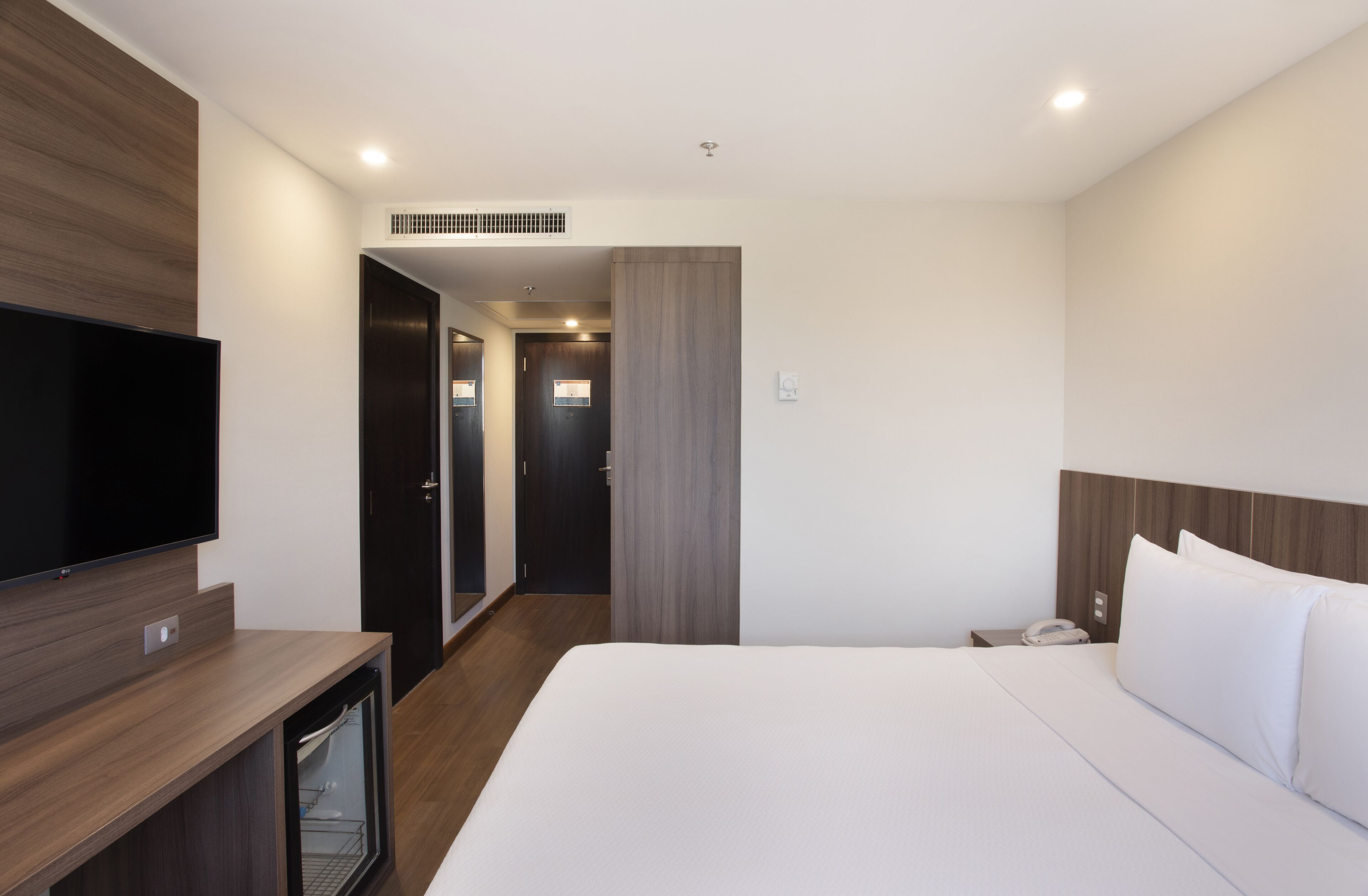 hypo-allergenic bedding, minibar, in-room safe, desk