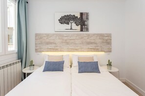 Unclassified image, 5 of 40, button - down town SOL, by MONARO***** (Madrid)