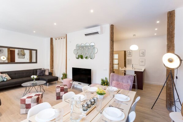 Smart TV - down town SOL, by MONARO***** (Madrid)